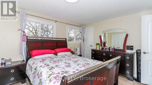67 Corbett Drive, Barrie, ON - Indoor Photo Showing Bedroom