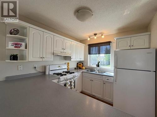8807-8809 101 Avenue, Fort St. John, BC - Indoor Photo Showing Kitchen With Double Sink