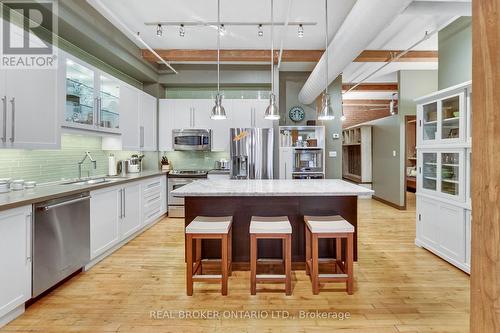 502 - 90 Sherbourne Street, Toronto, ON - Indoor Photo Showing Kitchen With Upgraded Kitchen