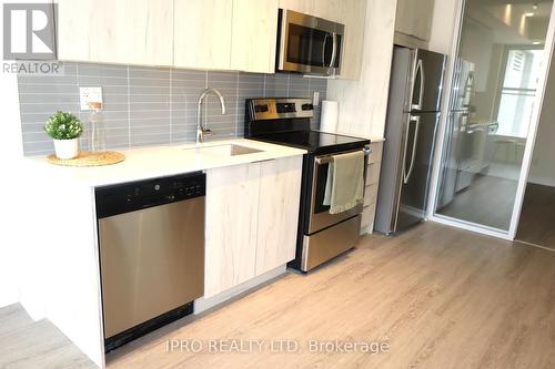 116 - 1350 Kingston Road, Toronto (Birchcliffe-Cliffside), ON - Indoor Photo Showing Kitchen With Stainless Steel Kitchen With Upgraded Kitchen