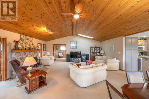 30 Osborne Road, Summerland, BC - Indoor Photo Showing Living Room