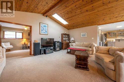 30 Osborne Road, Summerland, BC - Indoor Photo Showing Living Room