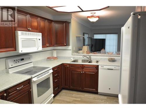 308 Westland Road, Quesnel, BC - Indoor Photo Showing Kitchen With Double Sink