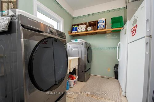 69 County Rd 121, Kawartha Lakes, ON - Indoor Photo Showing Laundry Room
