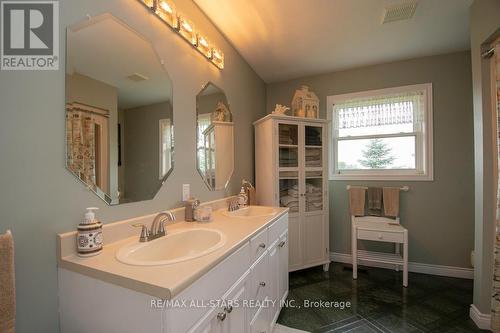 69 County Rd 121, Kawartha Lakes, ON - Indoor Photo Showing Bathroom