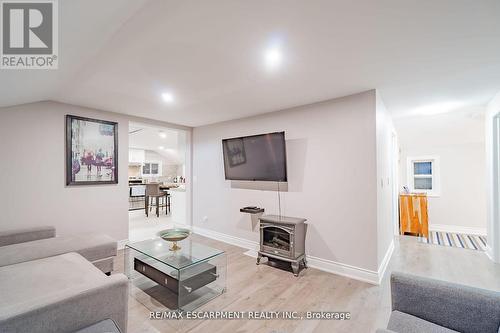 4733 River Rd, Niagara Falls, ON - Indoor Photo Showing Living Room