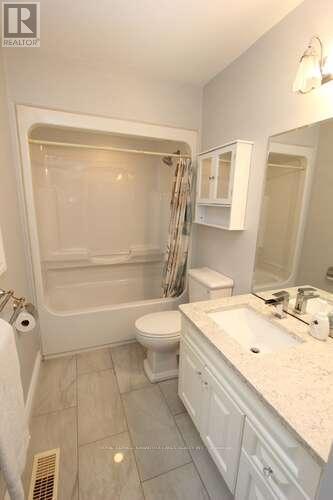 2548 Thornbury Drive, Peterborough, ON - Indoor Photo Showing Bathroom