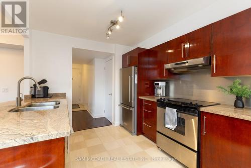 411 - 3 Mcalpine Street, Toronto, ON - Indoor Photo Showing Kitchen With Stainless Steel Kitchen With Double Sink