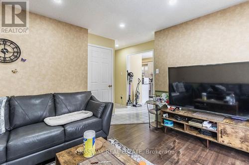 2050 Oak Bliss Cres, Oakville, ON - Indoor Photo Showing Living Room
