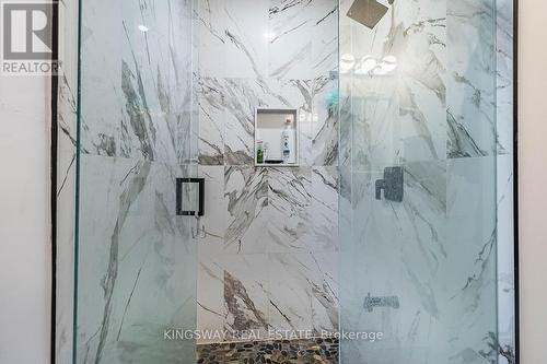 2050 Oak Bliss Cres, Oakville, ON - Indoor Photo Showing Bathroom
