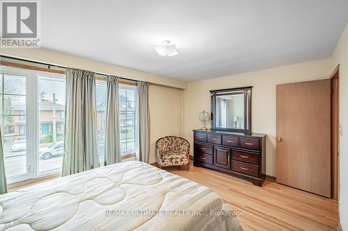 58 Roseland Dr, Toronto, ON - Indoor Photo Showing Bedroom