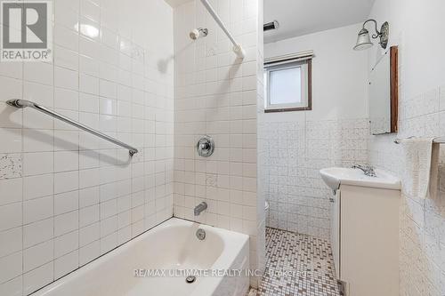 58 Roseland Dr, Toronto, ON - Indoor Photo Showing Bathroom