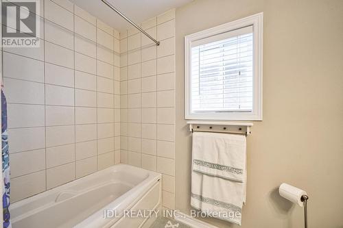 195 Greti Drive, Hamilton, ON - Indoor Photo Showing Bathroom