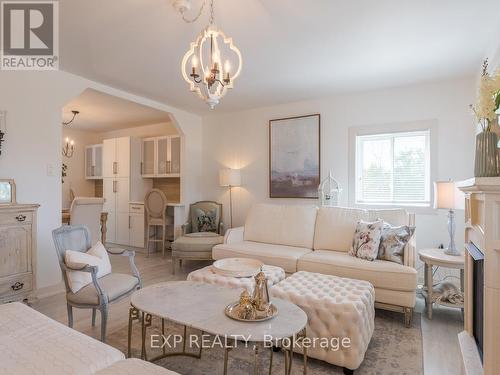 150 Bayview Drive, Greater Napanee, ON - Indoor Photo Showing Living Room
