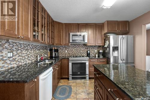 767 2Nd Street E, Prince Albert, SK - Indoor Photo Showing Kitchen With Double Sink