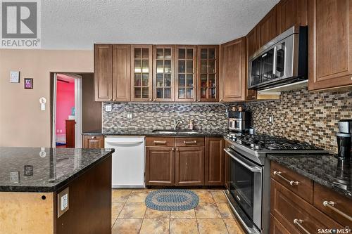 767 2Nd Street E, Prince Albert, SK - Indoor Photo Showing Kitchen With Upgraded Kitchen