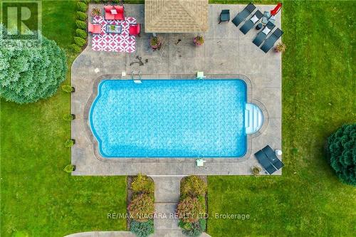 71 Tanbark Rd, Niagara-On-The-Lake, ON - Outdoor With In Ground Pool