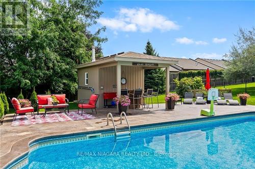 71 Tanbark Rd, Niagara-On-The-Lake, ON - Outdoor With In Ground Pool With Backyard