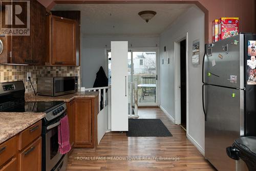 670 Knox Ave, Hamilton, ON - Indoor Photo Showing Kitchen