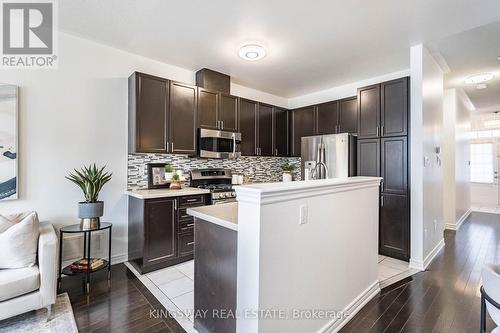 4 Munch Pl, Milton, ON - Indoor Photo Showing Kitchen With Upgraded Kitchen