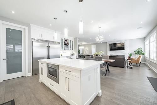 474 Dewitt Road N, Stoney Creek, ON - Indoor Photo Showing Kitchen With Upgraded Kitchen