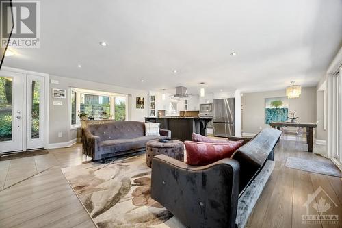 3094 Barlow Crescent, Dunrobin, ON - Indoor Photo Showing Living Room