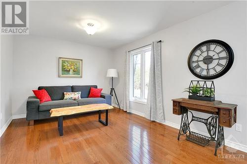 5452 Woodeden Drive, Manotick, ON - Indoor Photo Showing Living Room