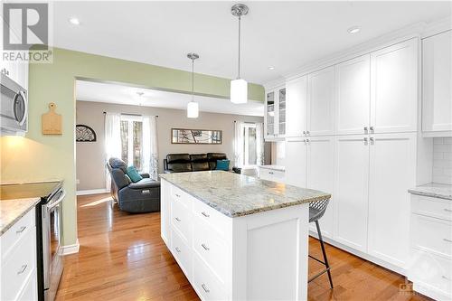 5452 Woodeden Drive, Manotick, ON - Indoor Photo Showing Kitchen With Upgraded Kitchen