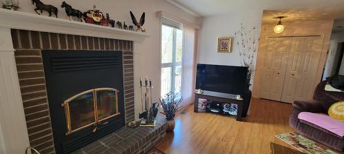 1630 Duthie Street, Kaslo, BC - Indoor Photo Showing Living Room With Fireplace