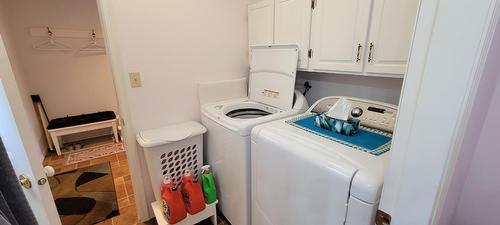 1630 Duthie Street, Kaslo, BC - Indoor Photo Showing Laundry Room