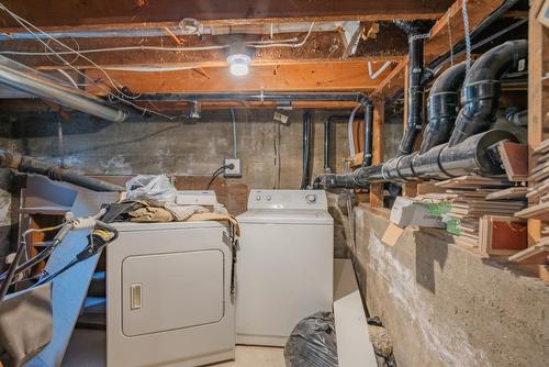 723 Hendryx Street, Nelson, BC - Indoor Photo Showing Laundry Room