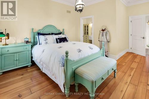 129 Main St W, Grimsby, ON - Indoor Photo Showing Bedroom