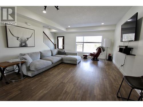 102 985 Patricia Boulevard, Prince George, BC - Indoor Photo Showing Living Room