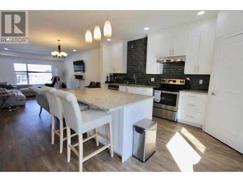 102 985 Patricia Boulevard, Prince George, BC - Indoor Photo Showing Kitchen