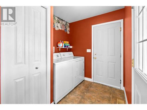 4750 Peachland Place, Peachland, BC - Indoor Photo Showing Laundry Room