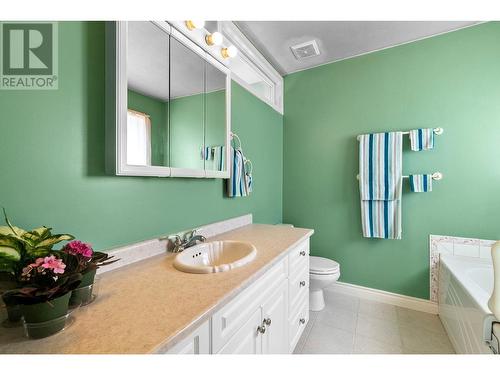 4750 Peachland Place, Peachland, BC - Indoor Photo Showing Bathroom
