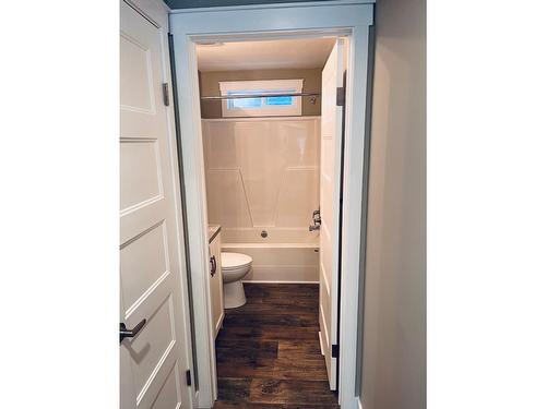 37 - 1500 Neimi Road, Christina Lake, BC - Indoor Photo Showing Bathroom