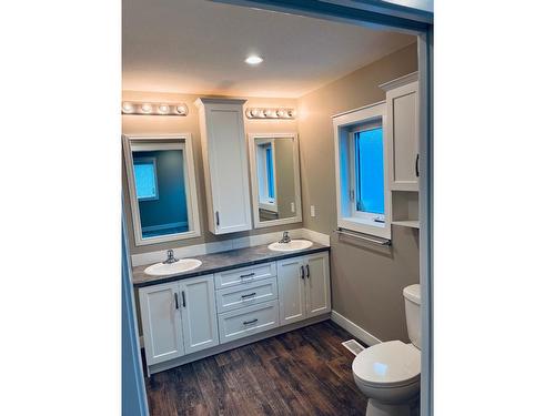 37 - 1500 Neimi Road, Christina Lake, BC - Indoor Photo Showing Bathroom