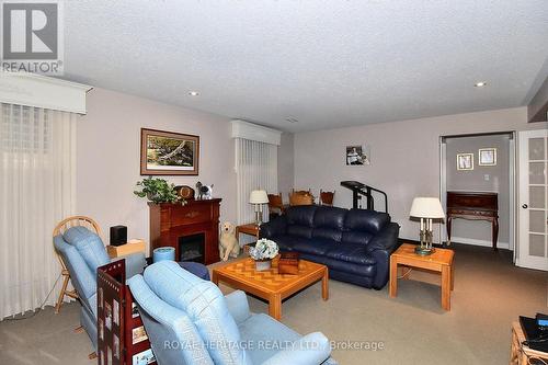 34 South Harbour Dr, Kawartha Lakes, ON - Indoor Photo Showing Living Room