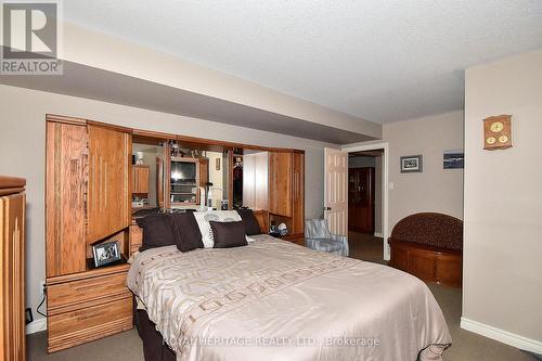 34 South Harbour Drive, Kawartha Lakes, ON - Indoor Photo Showing Bedroom