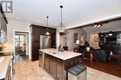 34 South Harbour Drive, Kawartha Lakes, ON - Indoor Photo Showing Kitchen With Double Sink With Upgraded Kitchen