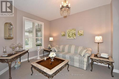 34 South Harbour Dr, Kawartha Lakes, ON - Indoor Photo Showing Living Room