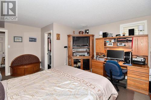 34 South Harbour Drive, Kawartha Lakes (Bobcaygeon), ON - Indoor Photo Showing Bedroom