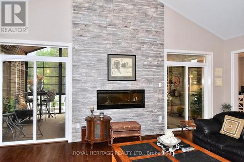 34 South Harbour Drive, Kawartha Lakes, ON - Indoor Photo Showing Living Room With Fireplace