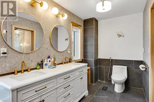 508 Sherbrooke St, Peterborough, ON - Indoor Photo Showing Bathroom