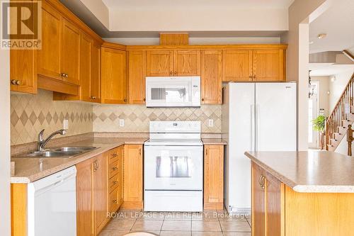 522 Stonehenge Dr, Hamilton, ON - Indoor Photo Showing Kitchen With Double Sink