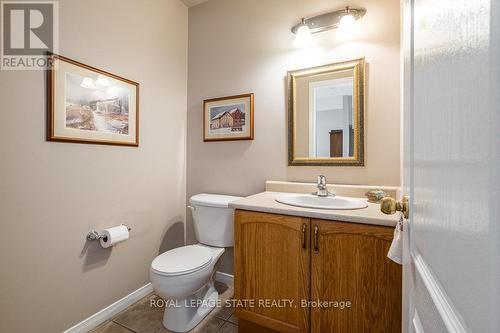 522 Stonehenge Dr, Hamilton, ON - Indoor Photo Showing Bathroom