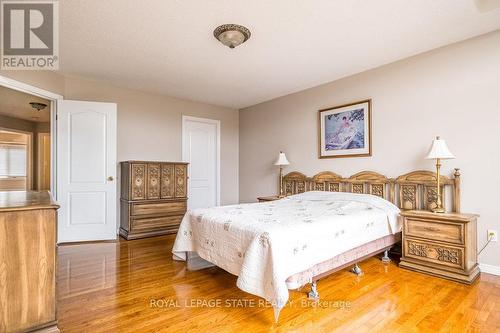 522 Stonehenge Drive, Hamilton, ON - Indoor Photo Showing Bedroom