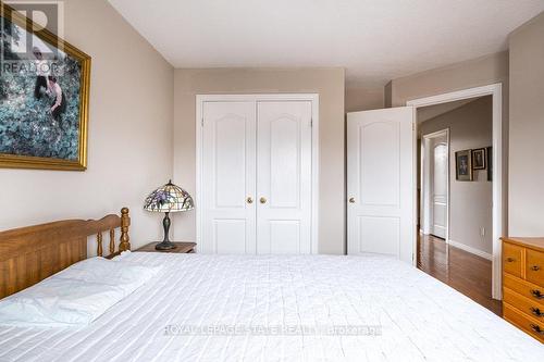 522 Stonehenge Drive, Hamilton, ON - Indoor Photo Showing Bedroom