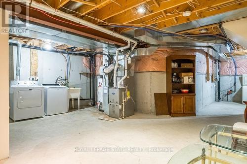 522 Stonehenge Dr, Hamilton, ON - Indoor Photo Showing Laundry Room